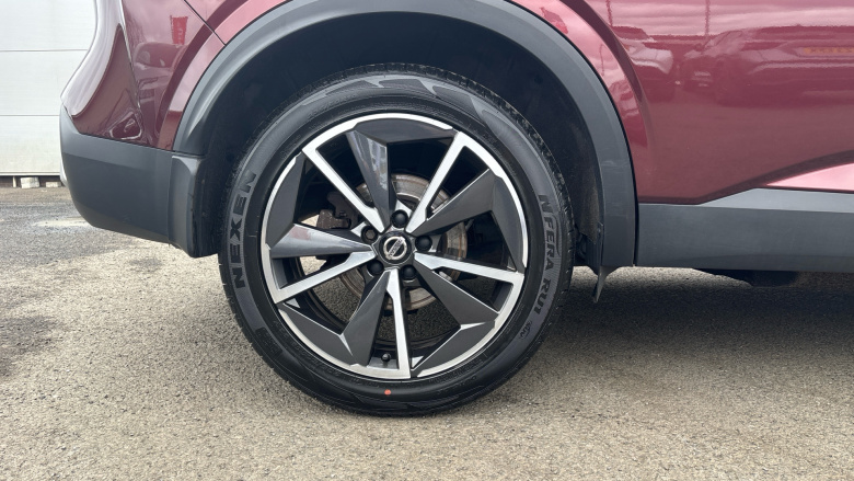 Nissan Qashqai 1.3 DiG-T MH Tekna 5dr Petrol Hatchback